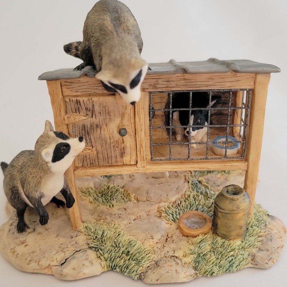 VTG Figurine Raccoons Lowell Davis Rabbit hutch Schmid Border Fine Arts 1982